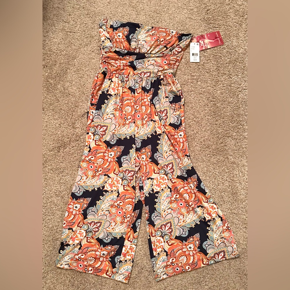 NWT Strapless jumper. Size M Hits about mid calf. Pockets